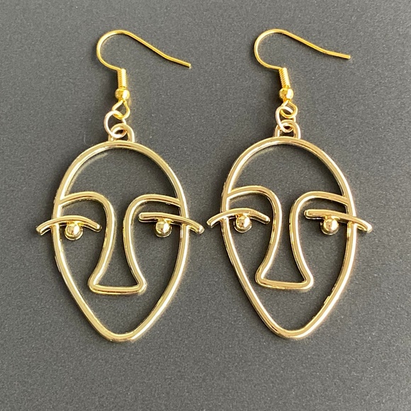 Jewelry - NEW Human Face Earrings in Gold color